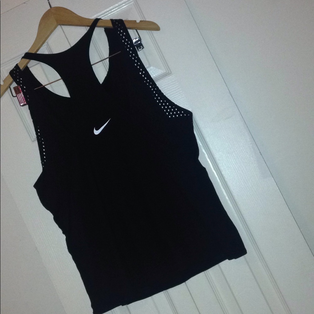 🚨30% OFF w/ Shorts🚨 NIKE Black Top